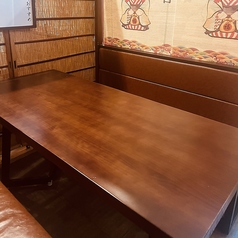 和の趣が漂う落ち着いた店内で、贅沢な蟹料理の旨みを心ゆくまでご堪能いただる姫路の中心地という抜群の立地にありながら、喧騒を忘れさせてくれる静かな空間が広がります。ゆったりとしたお席は、女子会やデート、家族でのご利用にも最適。特別な時間を彩る上質なひとときを、ぜひ当店でお楽しみください。