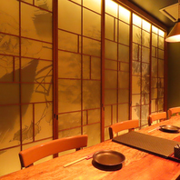 焼鳥とワインを落ち着いた雰囲気の店内でお楽しみ下さい