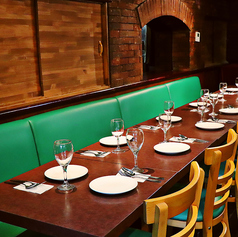 店内はエスニックを思わせる楽しい空間♪誕生日や合コンにもおすすめ!