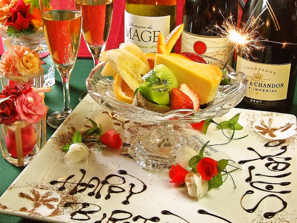 誕生日や記念日のお祝いには☆花火とメッセージ付きのデザート盛プレートで華やかに♪