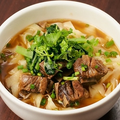 煮込スペアリブ刀削麺