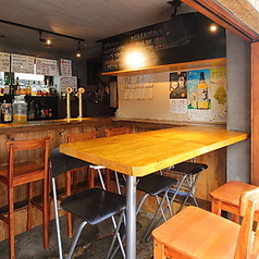 居心地のよいテーブル席は、デートや気の合う仲間との飲み会に最適。温かなおでんや季節の一品を囲んで、肩ひじ張らずに楽しめる時間がここにあります。