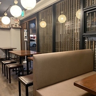 大衆的ながら落ち着いた雰囲気の店内！