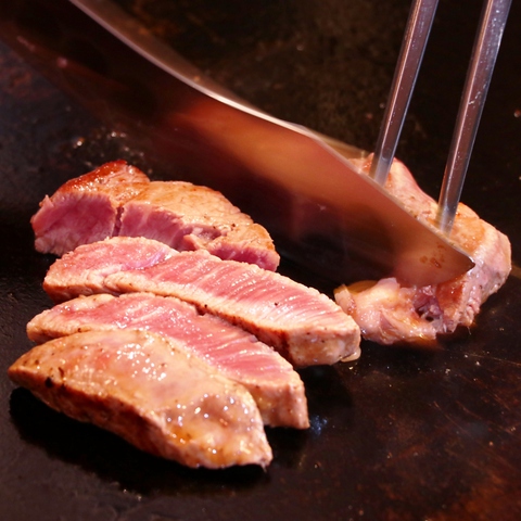 目の前で焼き上げる鉄板焼き＆ステーキをリーズナブルなお値段でお愉しみ頂けます！