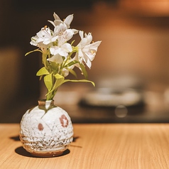 お洒落なカウンター席は大人のデートにぴったりです。