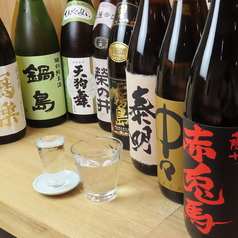 焼き鳥や煮込みの味わいを深める！焼酎・日本酒が充実♪