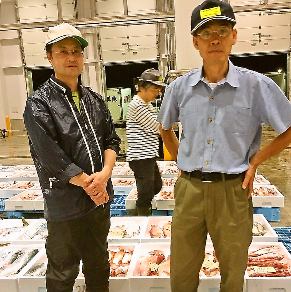 買参権を取得しています。調理長が毎日目利きの鮮魚を漁港より提供いたします。