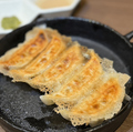 料理メニュー写真&nbsp;博多鉄鍋餃子 1 人前 ７ 個入り　
