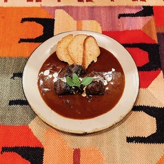 牛ホホ肉の赤ワインソース煮込み