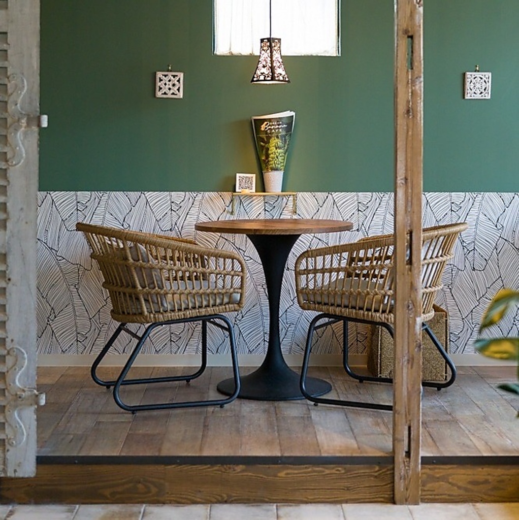 おひとりさまでも2名様でも落ち着く空間。雰囲気のある2名様席で、ごゆっくりお過ごし頂けます♪