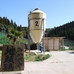 宮崎でも希少な地鶏は、お店で提供するまで全行程を自社ファームで一貫して徹底管理。