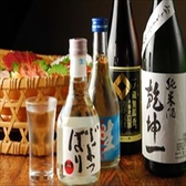 美味しいお米のとれる東北の美味しいお酒を数多くご用意しております。お刺身の盛り合わせなど、日本酒に合うメニューも多数。東北の地酒や本格焼酎を飲み放題でお楽しみ頂けるコース特典もあります。