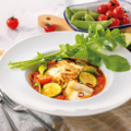 料理メニュー写真 夏野菜とモッツァレラのピリ辛トマトパスタ