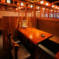 3名～4名様用の席で味わうプレミアム飲み放題は、店内のお飲み物全て飲めるだけお楽しみいただけます！