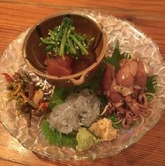 3種盛（鮪・生湯葉・本日の白身魚、 飛騨牛等から3種選択)