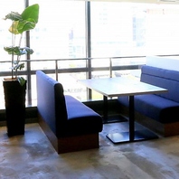 人気のソファ席でごゆっくり