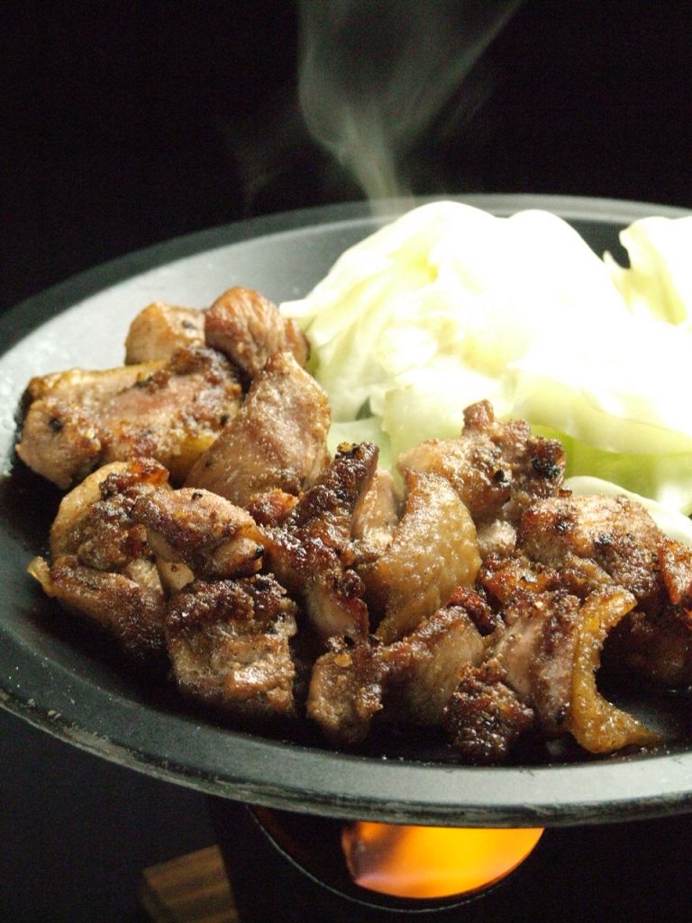 自慢の逸品【おやどり焼】１日じっくり浸け込んだとり肉を、スパイシー風味に仕上げました