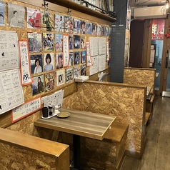 使いやすいテーブル席。各種宴会はもちろん、週末は昼飲みもやってます！