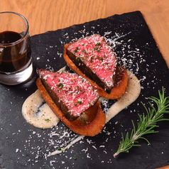 黒毛和牛モモ肉のステーキの写真