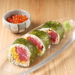 こてつ名物「本鮪のトロタク巻き」がクセになる！鮪の上質な脂乗りとたくあんの甘じょっぱさが絶品♪