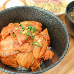 秘伝ダレで堪能!宮城の銘柄豚ジャパンエックス豚丼