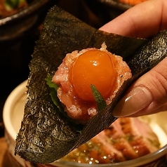 贅沢卵黄のトロタク寿司