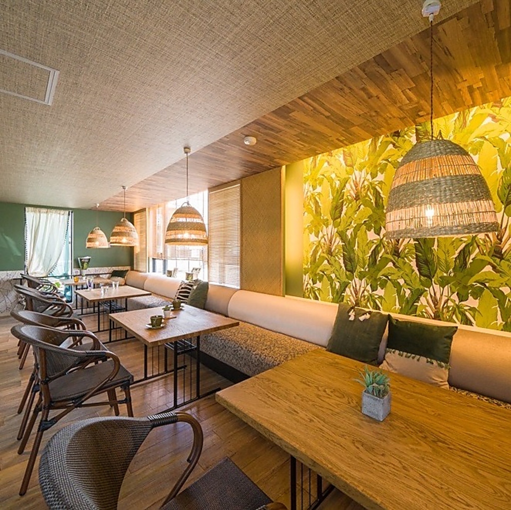 広くゆったりとしたお席と、こだわりの店内は女子会にもおすすめです☆