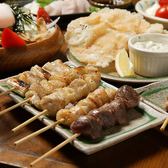 40歳で独立したオーナーが、横浜・大口の皆様に「日常の少しの贅沢」を届けるため、自慢の焼鳥に寄り添う全国30種以上の銘酒を厳選しました。感謝の想いを込めた至福の一串と最高の一杯をご用意してお待ちしております。