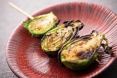 その時期のお野菜を炭火や煮込み等でお楽しみください。