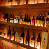 コースには3時間飲み放題が付いており、ビールをはじめハイボールや焼酎、サワー、カクテルなど多彩なドリンクを思う存分お楽しみいただけます。+980円で店内全てのお飲み物が飲み放題になります。また、コース注文でなくても3時間飲み放題を1480円～ご用意しております。