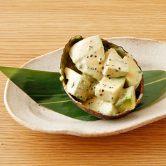 アボカドの味噌マヨ焼き
