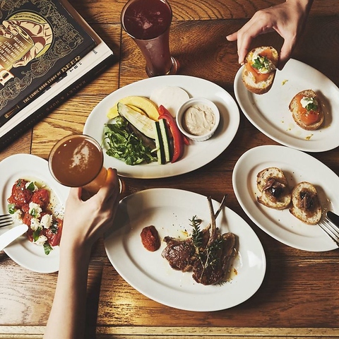 SALON BUTCHER & WINE T ub`[ Ah C NEWoManl