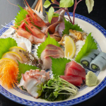 厳選しした新鮮な鮮魚を大皿に盛り付けた「うかれ盛り」などお造りも種類豊富です◎
