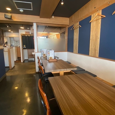 鶏料理専門店 なるとキッチン 関内店の雰囲気1