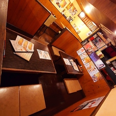 ゆったり足を伸ばせるお座敷は4名席が2つ！お席をつなげて8名様までお使いいただけます♪