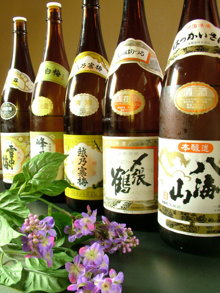 新潟の地酒も多数取り揃え。単品飲放に+500円で新潟を代表する地酒７種も飲み放題。