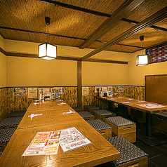 【テーブル】座りやすい広々テーブル。