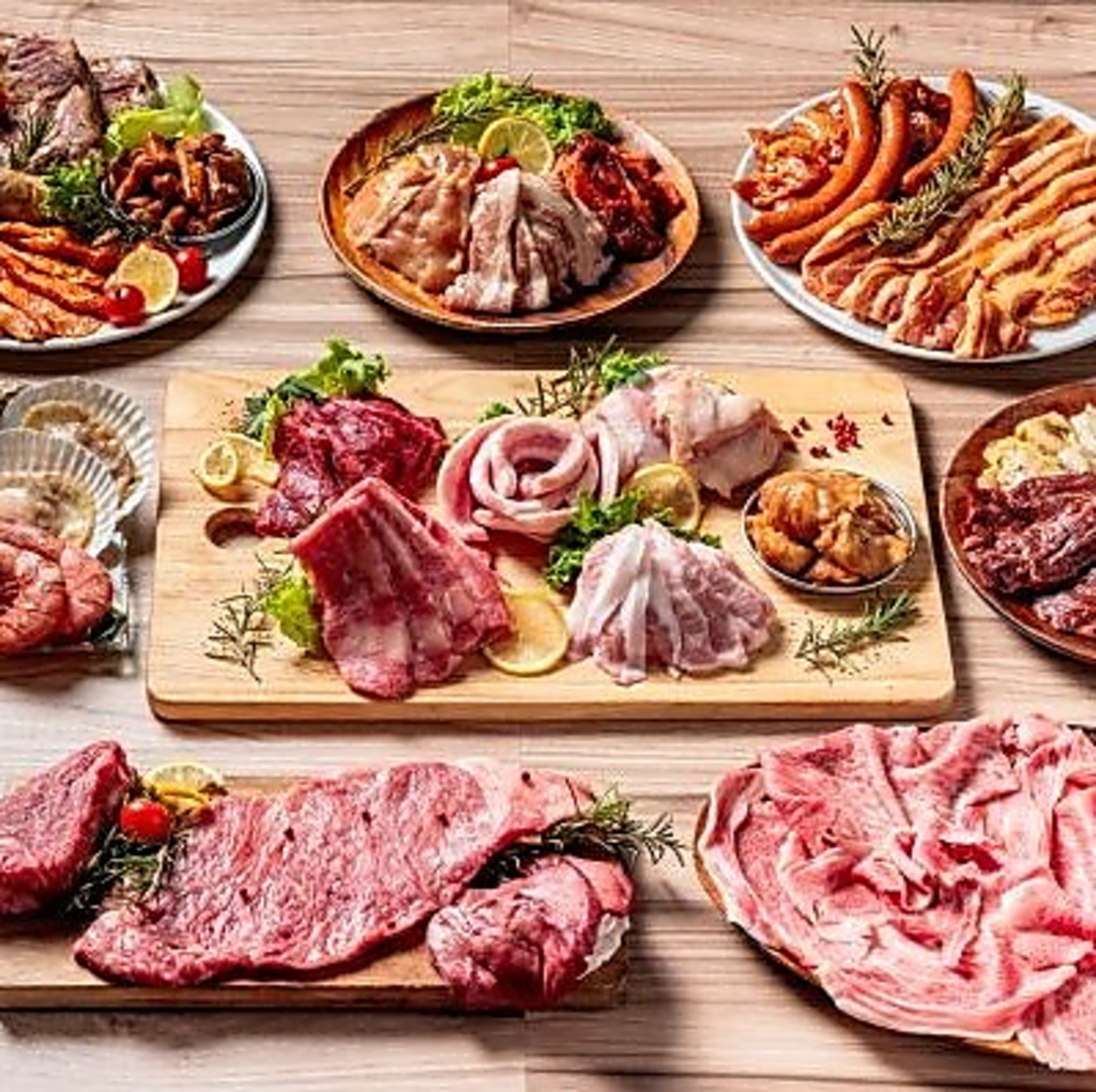 お肉、魚介、お野菜が楽しめるボリュームたっぷりな食材セットも各種ご用意しております♪