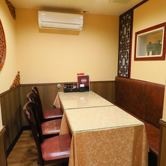 周囲の視線や喧騒を気にすることなく、プライベートな時間を過ごせる個室をご用意しております。