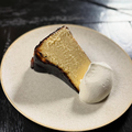 料理メニュー写真&nbsp;バスクチーズケーキ　トンカ豆