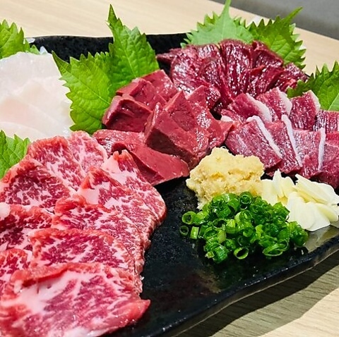 JR高槻駅3分落ち着いたシックな空間で、熊本直送の馬肉を使用した馬肉料理を味わう！