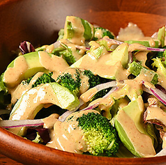 ブロッコリーとアボカドのサラダ