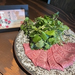 他にない組み合わせの肉料理をぜひ