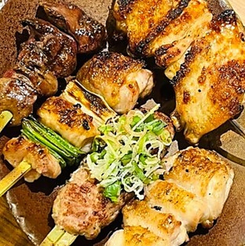 職人技が光る絶品焼き鳥。溢れる肉汁がたまらない！