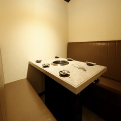 5名様用の個室となります。接待や大切なお取引先の方との会食やプライベートな会食など、大切な方との大切なお時間をお楽しみください。特別なコースもございますので是非お越しください。