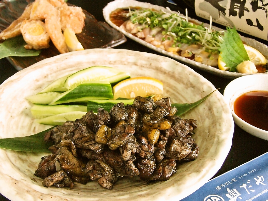 博多名物３…知覧鶏のもも黒焼き980円