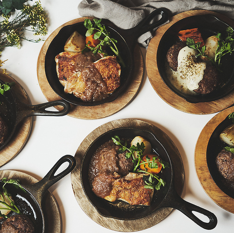 SALON BUTCHER & WINE T ub`[ Ah C NEWoManl