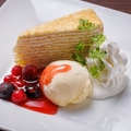 料理メニュー写真&nbsp;ミルクレープ　ベリーソース