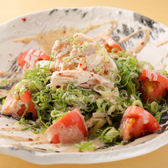 ベーコンエッグのシーザーサラダ/鶏ハムとわかめの和風サラダ/豆腐と大根のパリパリ/タレ鶏と山芋のサラダ