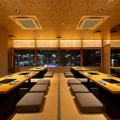 【掘りごたつ個室/最大24名様】12名様まで座れる掘りごたつ席×2　大人数でのご利用に一番人気のお部屋です。会社でのご宴会でやお集まりに最適なお席です。